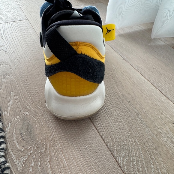 Jordan MA2 “University Gold” - Picture 3 of 8